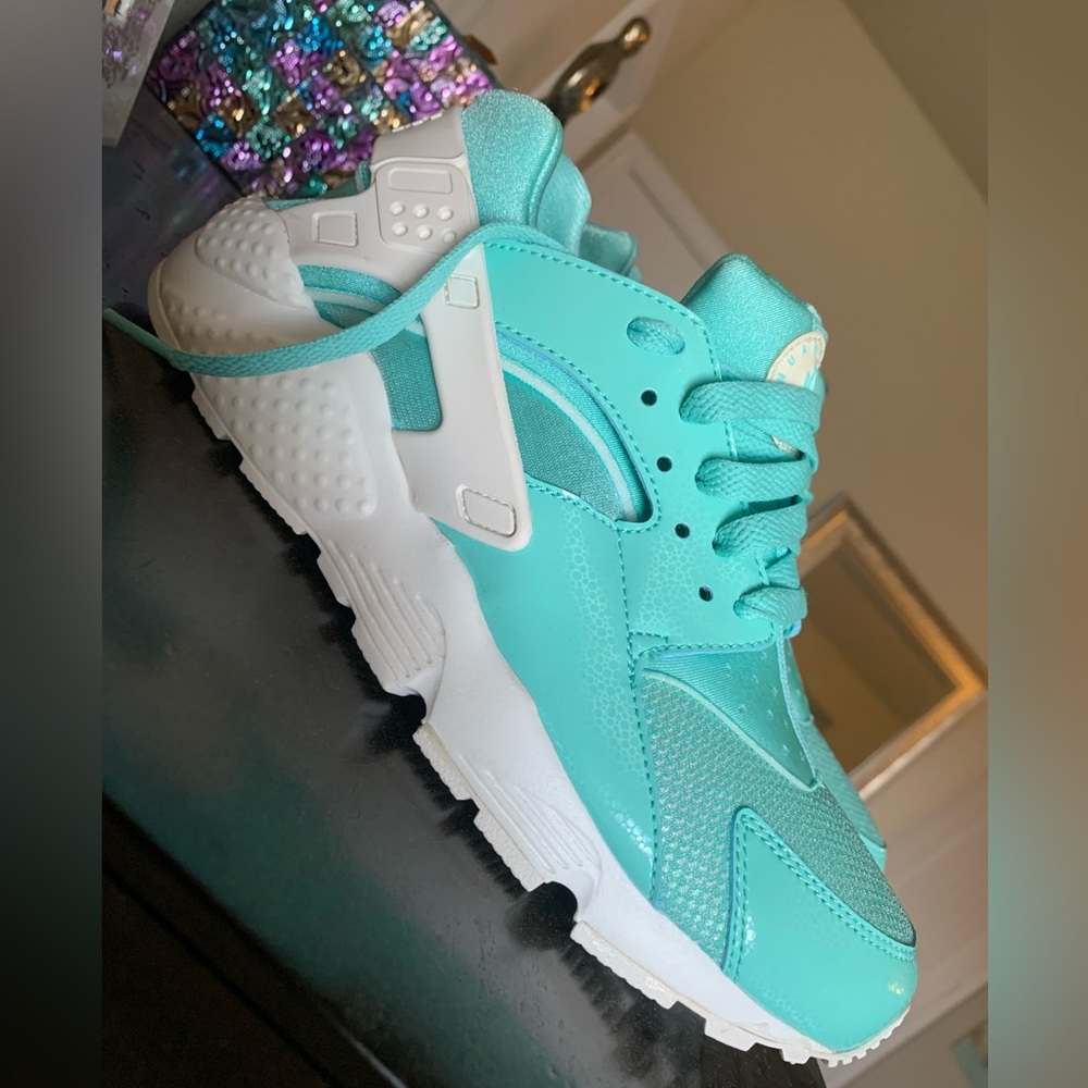 Brand New- AUTHENTIC Tiffany Blue Mermaid Huarache - 7Y